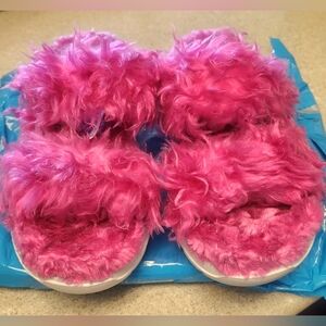 NEW - WOMEN'S PINK FLUFF SUGAR UGG SANDAL (SIZE 8)